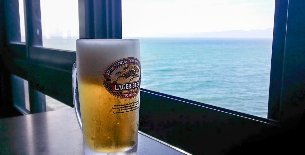 海を見ながら生ビール