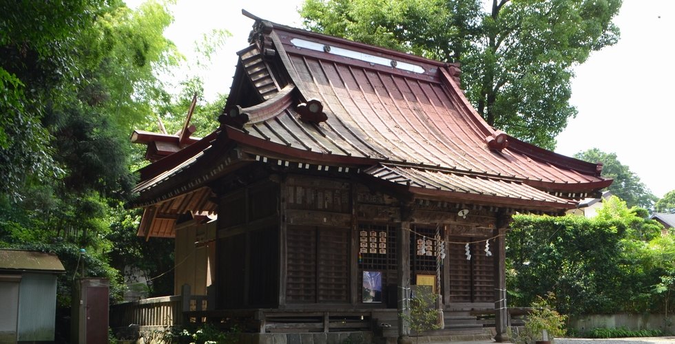 瀧蔵神社の拝殿と本殿