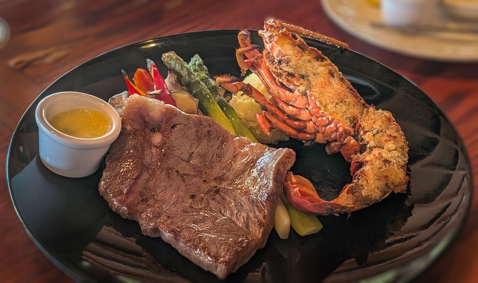 �X�e�[�L �ɐ��G�r ���b�h���u�X�^�[�]�m��