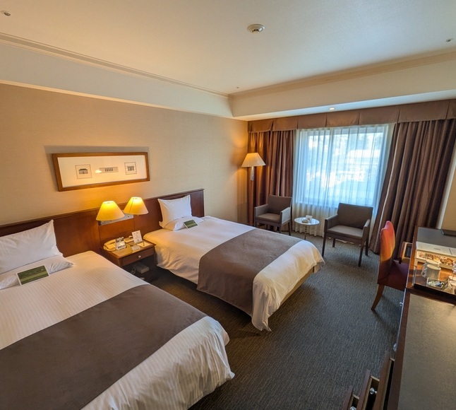 �i���\�ȃz�e�� �C�V��