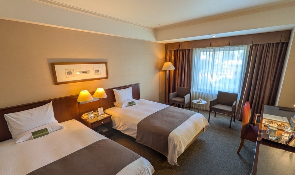 �i���\�ȃz�e�� �C�V��