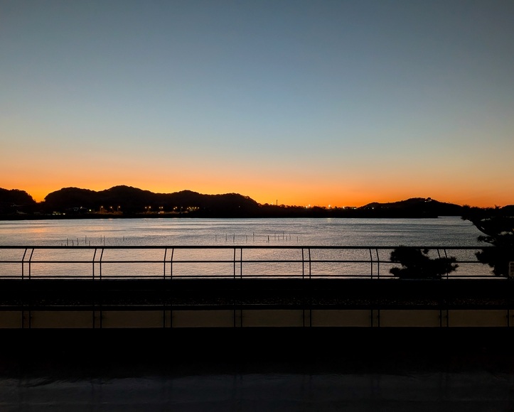 �J�^�̒��Ă� �l���� �É���